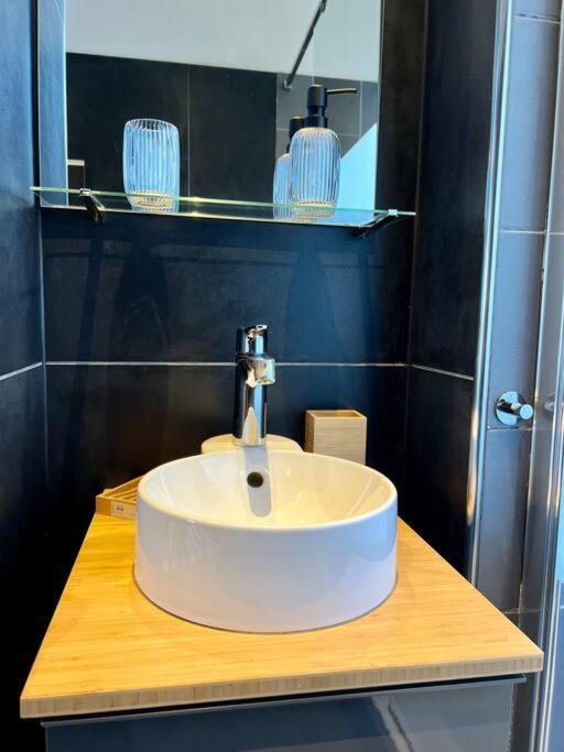 Bellevue - Grand Appartement Pour 5 Sur Les Quais De La Meuse Lutych Exteriér fotografie